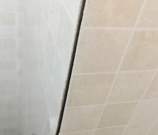 浑源瓷砖空鼓维修公司分享阳台瓷砖脱落的修复过程可以分为以下几个步骤